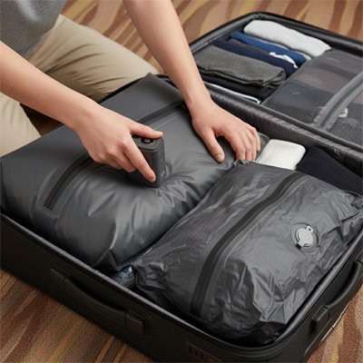 sac sous vide étanche vêtements textiles camping randonnée voyage